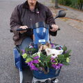 Coco en Tj in de scootmobiel