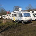 Met de camper op reis en de hond mee