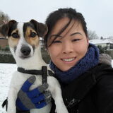 Vrouwtje en Melo in de sneeuw.
