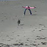 Met baasje op het strand.
