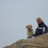 Samen met Chico aan de Haven van Altea