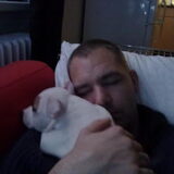 samen op de bank liggen pitten na een wandeling