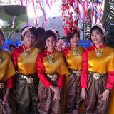 Thailand 2010..Gepaste originele kledij bij dans opvoering