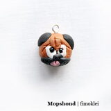 Zelfgemaakt hondenbedeltje van fimoklei