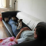 Twee luilakken op de bank...