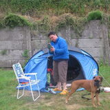 wij samen aan onze tent , we maken ons klaar voor dogtrekking