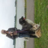Met Yvonne en Milan, Hummer en Fleur wandelen