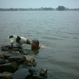 vriendin kusje geven in water mmmm