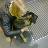 Vino mocht mee naar de bank, samen met mijn zus