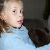 Kyra bij Silke op schoot