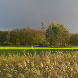 Donkere lucht en zon; mooi plaatje zo. Het enige wat mist zijn de…
