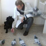 Kibor met mijn man Harrij op het hok tussen de duiven