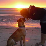 Ik en Dust op het strand.