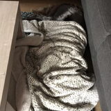Bij onze hond geen stress als er een deken over zn hoofd ligt, hier…