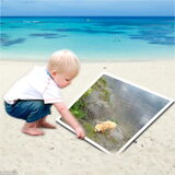 aan het strand lag mij foto. klein kind pak mij foto