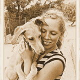 Ik met Henry, Ook een asiel hond, hij was nog pup. Nu geadopteerd en…