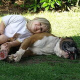 Yara met Duco onze oudste boxer nu 8 jaar, lekker samen rusten.....