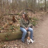 Ik en mijn hondje... lekker genieten van een boswandeling..!