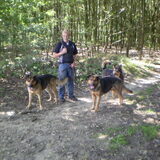 links buster rechts is fletch en daar achter de vader butch