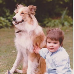 Dit ben ik met mijn jeugd hondje vriendje