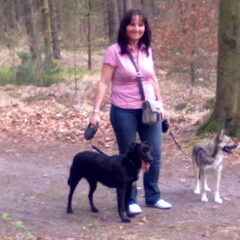 Luka op wandel met haar nieuwe vriendineke Janette