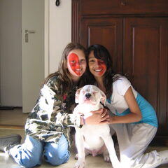 dit zijn onze buurmeisjes,dit was op 30 april 2010,de dag…