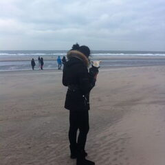 met mam op het strand mijn beentjes doen pijn van het…