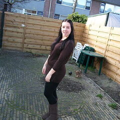 Jaydie op de achtergrond, kleine dwaas haha