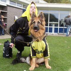 Kaylie als mascotte bij de voetbalclub ZSV Zeilberg :D:D:D