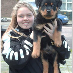 nero met me zusje,wat een koppie he