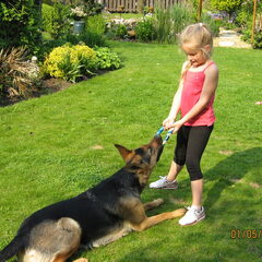 Lady aan het spelen met kiana