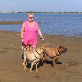 MET ONS VROUWTJE AAN HET STRAND