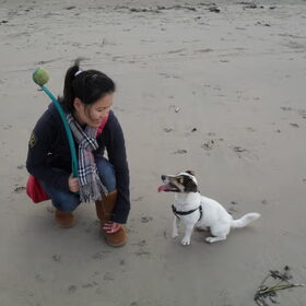 Samen dikke lol op het strand.