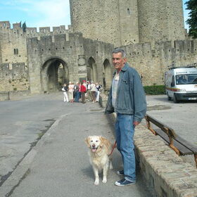 Dobby en baasje in Carcassonne