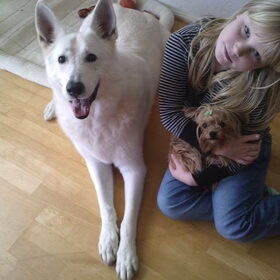 Charlie, samen met mijn zusje Daphne en m'n moeder's hondje…