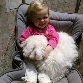 Mijn Nichtjee & Onze Malty Met Zyn haartjes Oooh zo Langg ;p