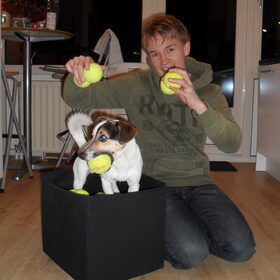 Baasje en ik en de tennisballen!