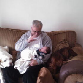 samen met Deyhlin op schoot