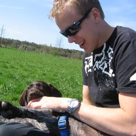 Robin kauwend op dick.