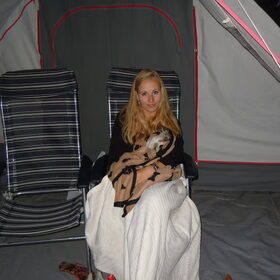 Lekker warm bij vrouwtje op de camping in Giethoorn