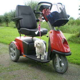 10-09-2011 Op de scootmobiel weg met het vrouwtje