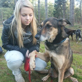 Elina en Minka, dat klikte meteen !! Minka is vroeger mishandeld…