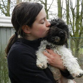 Men zusje samen met Djura (ex-asielhondje)