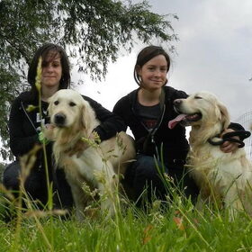 Mijn zus en ik met Dudu & Xiao Q (ex-asielhondjes)