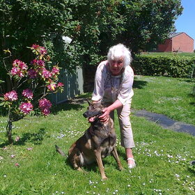 M'n mama en haar lieve schat Zora. Lente 2012.