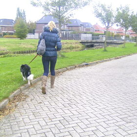 Met Myra nr het veldje voor haar dagelijkse traning :D
