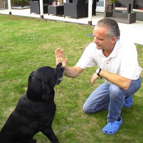 High Five!! had hij na 5 minuten geleerd. mijn vader moest er…