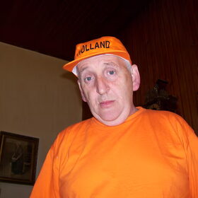dit is nou die maffe (baas) hij houd niet eens van voetbalHaha.