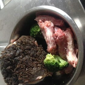 pens, kippennek en brocoli