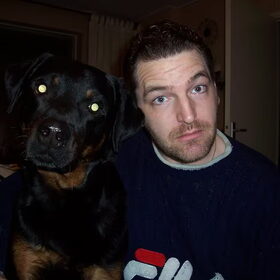 wat is dat?? een camera?? huh????